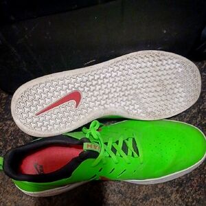Nike Men's Green Athletic Shoes